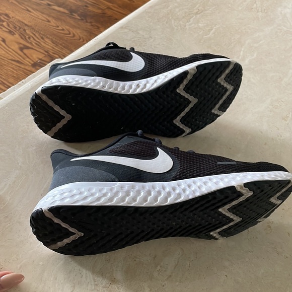 Nike Womens Revolution 5 wide width running shoe - Picture 6 of 6